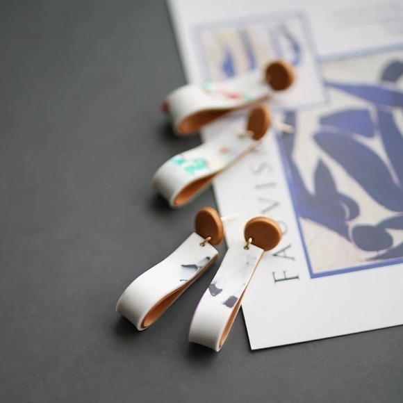 Summer Flower Statement Elegant Polymer Clay Earrings with plated gold stud loop - Picture 6 of 7